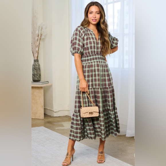 entro Dresses & Skirts - Entro Plaid Puff Sleeve Women’s Midi Dress with V-neckline Size Large